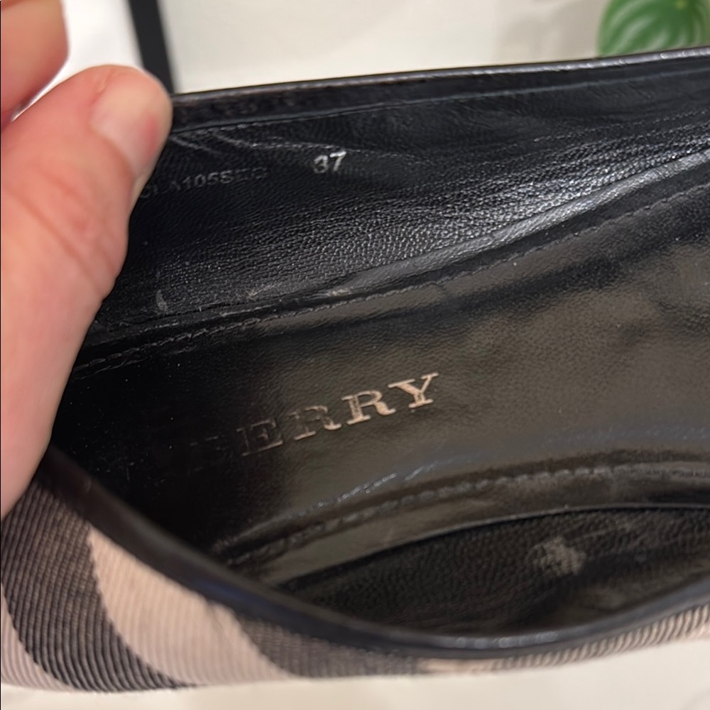 Burberry Black and Cream Flats with Iconic Check Pattern - Picture 6 of 6